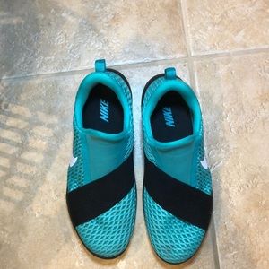 Womens NIKE FREE CONNECT Clear Jade Trainers